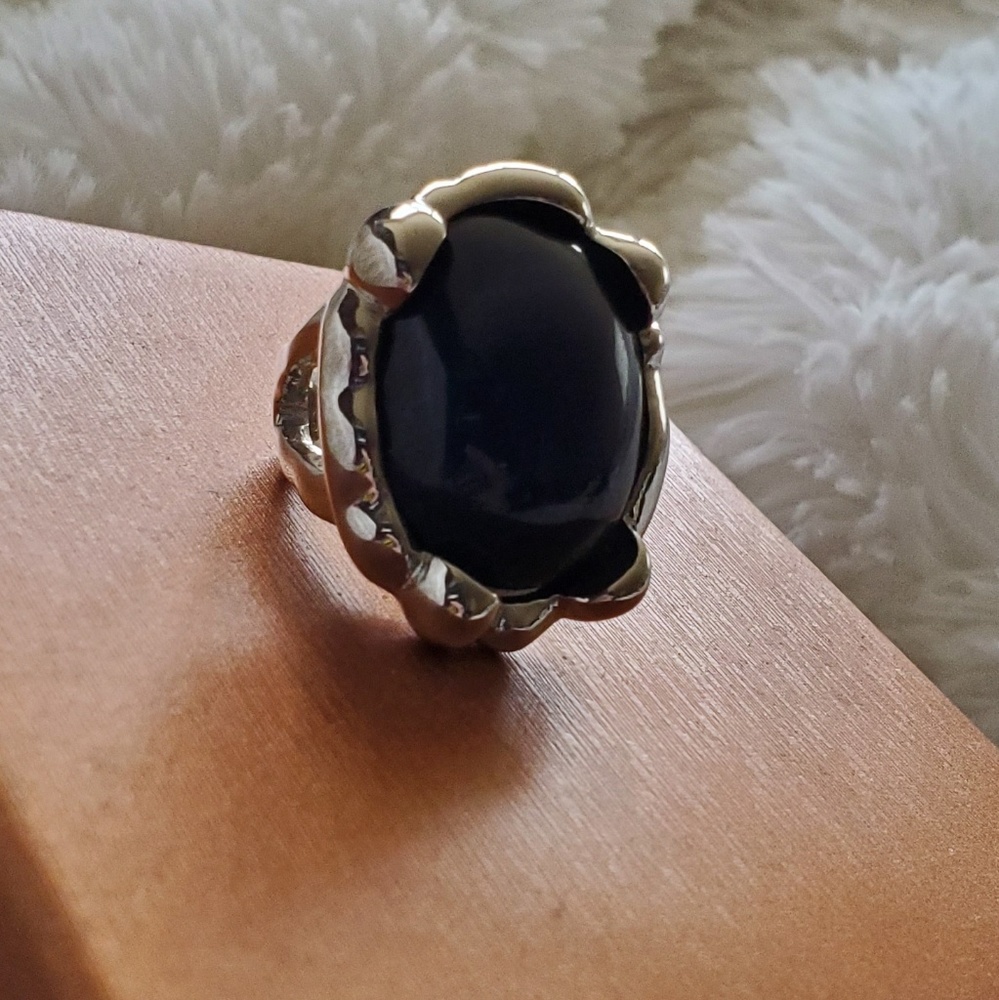 Lia Sophia Size 5 Pool Ring